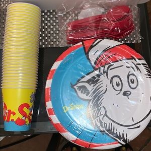 dr.Seuss themed plates& pack of red utensils&cups